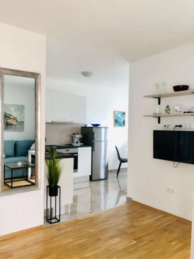 Villa Dani Sea & Pool Apartments Трогир Екстериор снимка