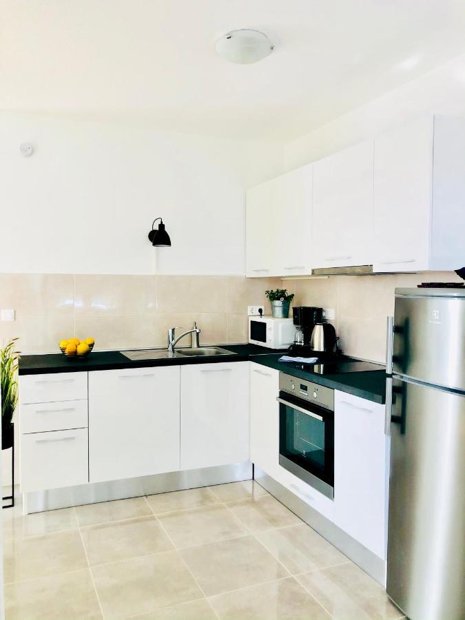 Villa Dani Sea & Pool Apartments Трогир Екстериор снимка