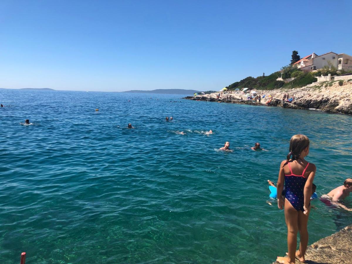 Villa Dani Sea & Pool Apartments Трогир Екстериор снимка