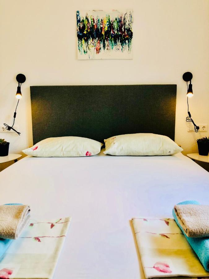 Villa Dani Sea & Pool Apartments Трогир Екстериор снимка