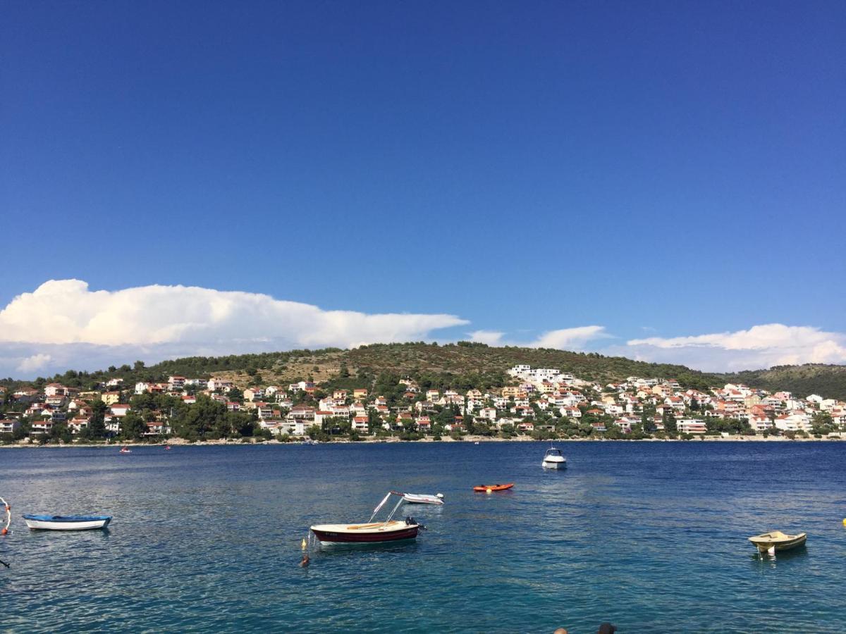 Villa Dani Sea & Pool Apartments Трогир Екстериор снимка