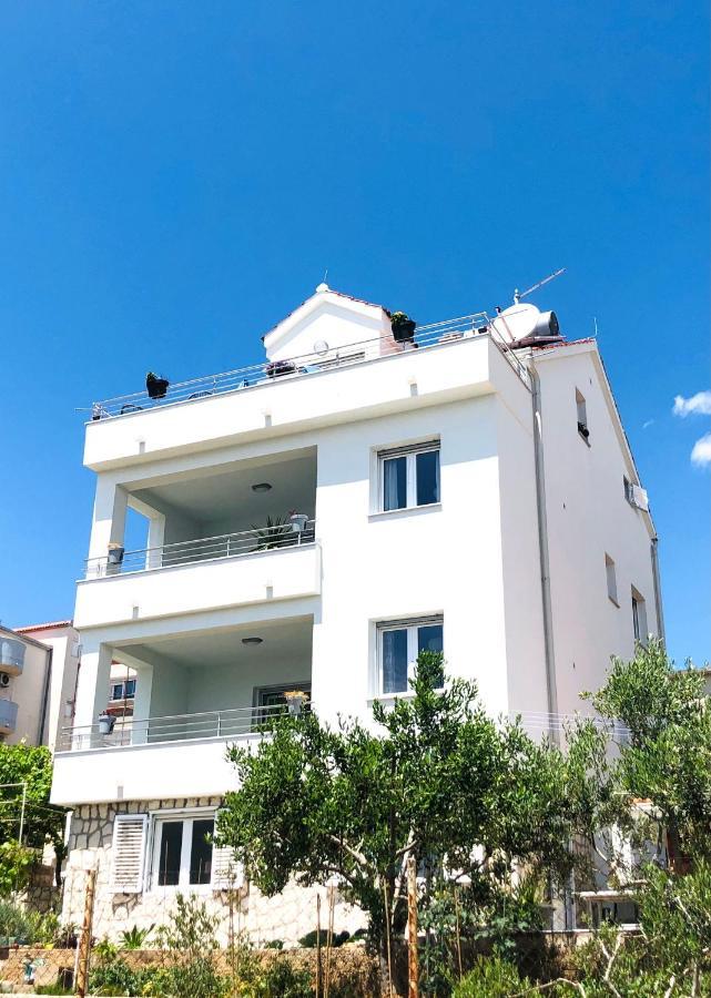 Villa Dani Sea & Pool Apartments Трогир Екстериор снимка