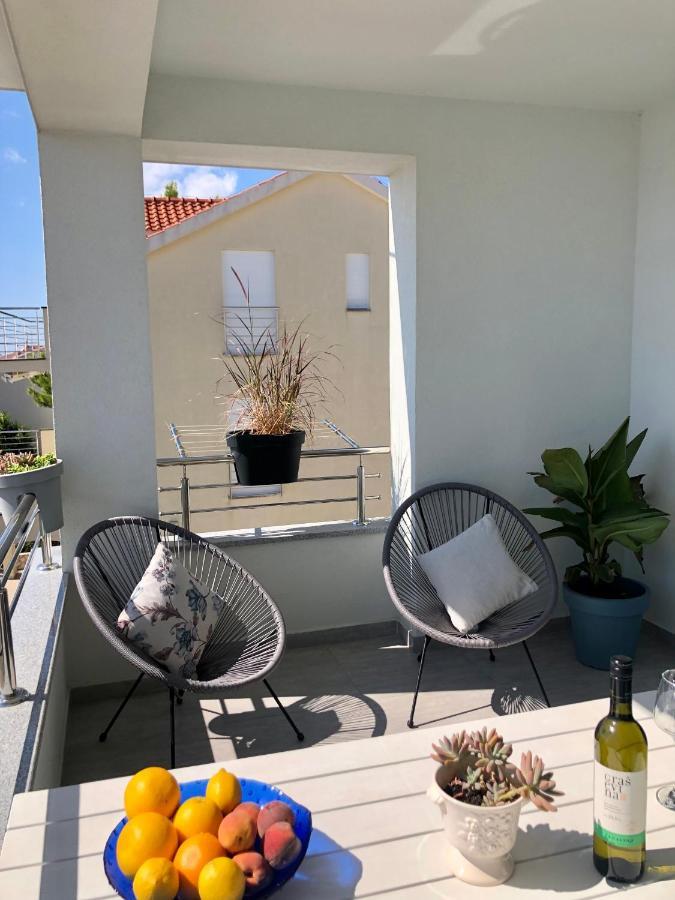 Villa Dani Sea & Pool Apartments Трогир Екстериор снимка